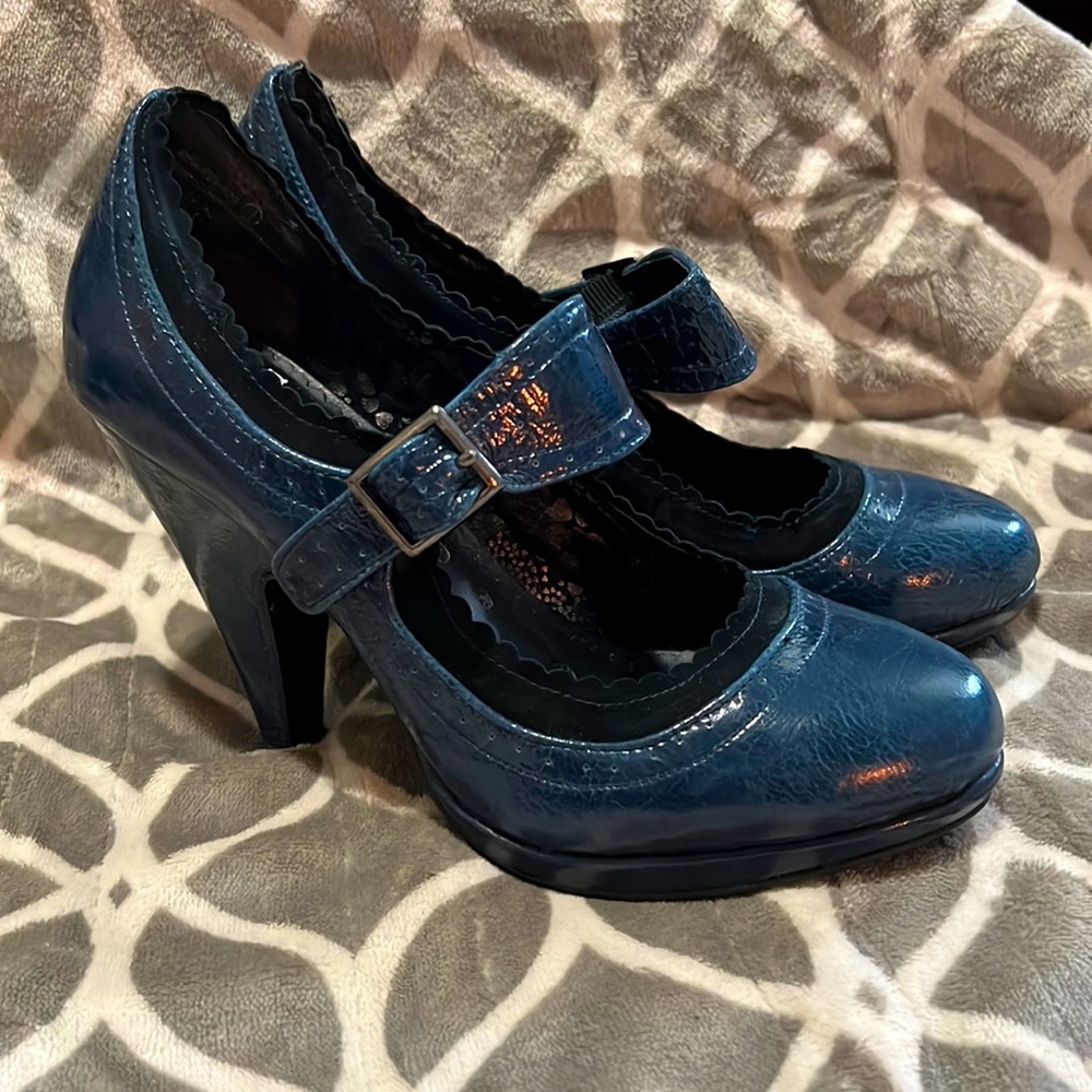 Not Rated navy with black trim high heels, barely worn. See all pictures.